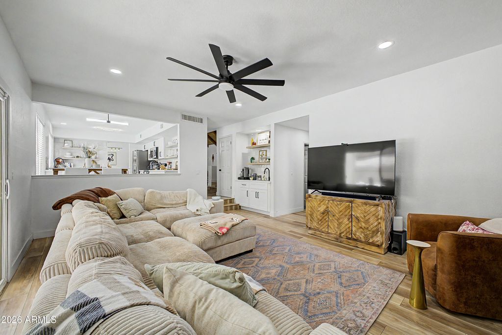 Image 8 of property listing at 14227 N 22ND Street, Phoenix, AZ 85022