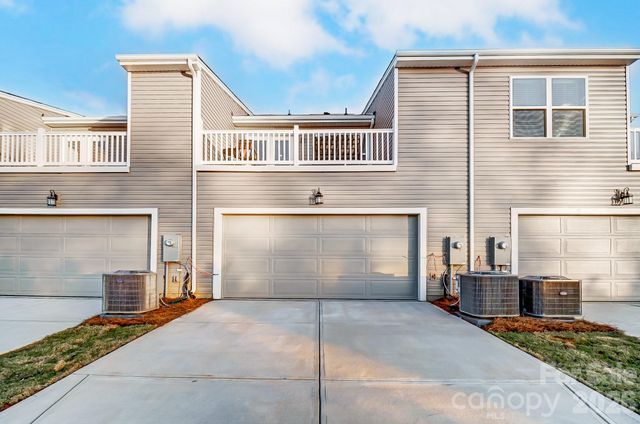 5221 Wyes Oak Lane, Charlotte, NC 28269