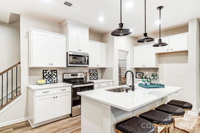 5221 Wyes Oak Lane, Charlotte, NC 28269