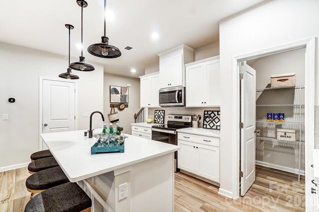 5221 Wyes Oak Lane, Charlotte, NC 28269