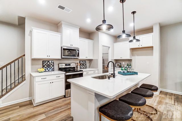 5221 Wyes Oak Lane, Charlotte, NC 28269