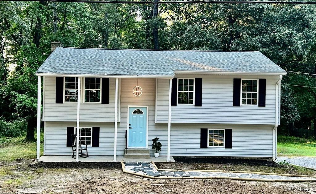 13408 Bermuda Place Dr, Chester, VA 23836