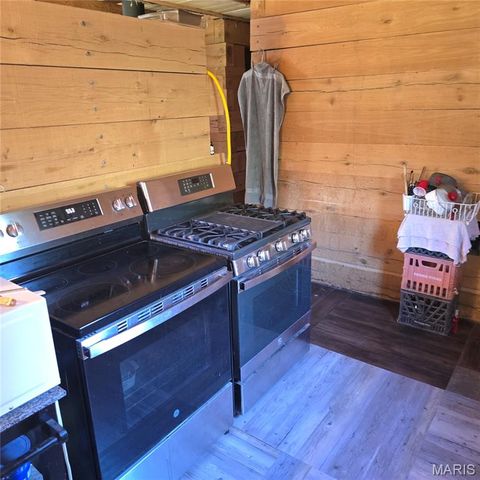 9647 E Barat Rd., Mount Vernon, IL 62864