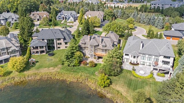 2921 Turtle Pond Court, Bloomfield Hills, MI 48302