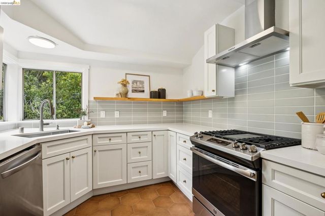 1201 Mountain Blvd, Oakland, CA 94611