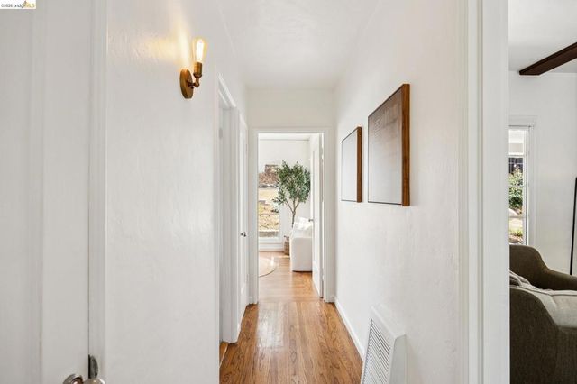 1201 Mountain Blvd, Oakland, CA 94611