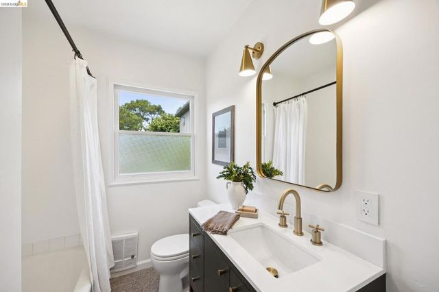 1201 Mountain Blvd, Oakland, CA 94611
