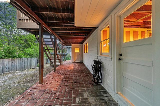 1201 Mountain Blvd, Oakland, CA 94611