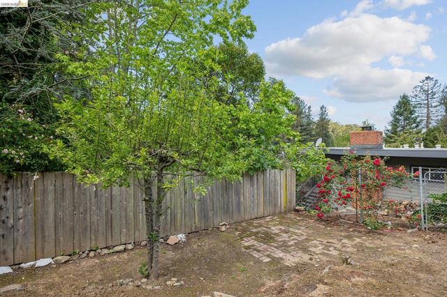 1201 Mountain Blvd, Oakland, CA 94611