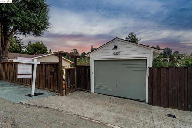 1201 Mountain Blvd, Oakland, CA 94611