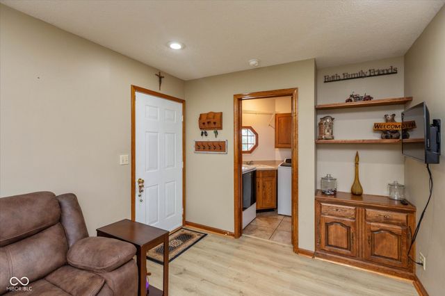 4651 Monterey Drive, Columbus, IN 47203