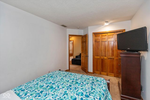 4651 Monterey Drive, Columbus, IN 47203