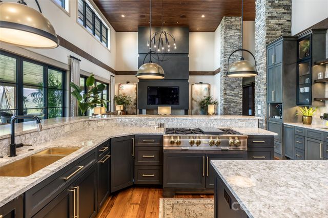 170 Bear View Road, Weaverville, NC 28787
