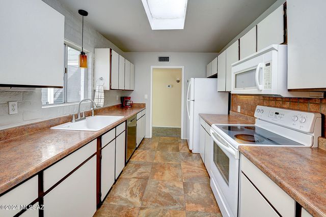 729 W LAS LOMITAS Road, Tucson, AZ 85704