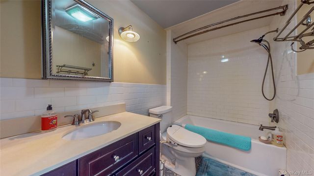 712 Parsonage Street 2, Baldwin Harbor, NY 11510