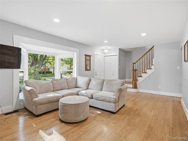 3867 Percy King Road, Waterford, MI 48329