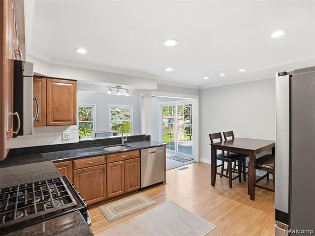 3867 Percy King Road, Waterford, MI 48329