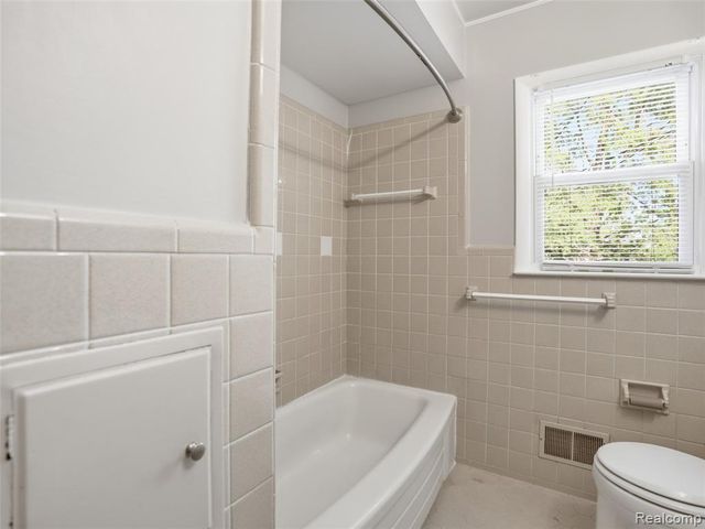3867 Percy King Road, Waterford, MI 48329