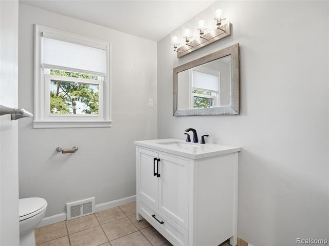 3867 Percy King Road, Waterford, MI 48329