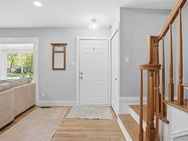 3867 Percy King Road, Waterford, MI 48329