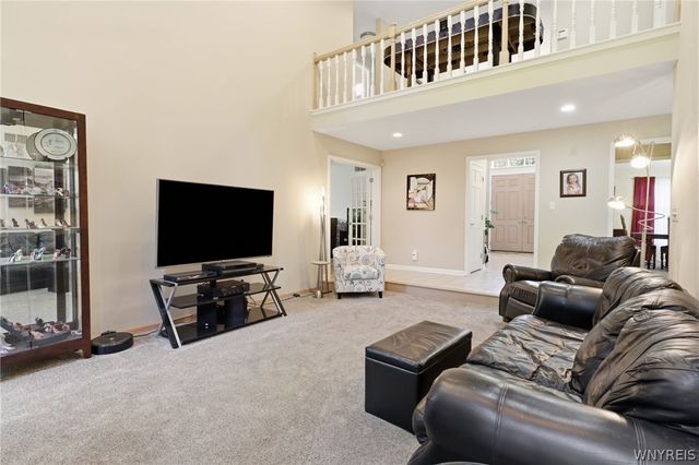 290 Independence Drive, Orchard Park, NY 14127