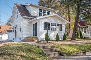 504 S Kreitzer Avenue, Bloomington, IL 61701