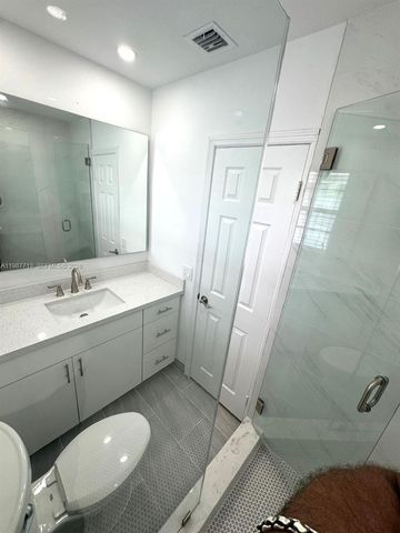 3619 S Le Jeune Rd 1, Coral Gables, FL 33134