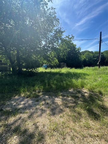 329 S Skyline Court, Cresson, TX 76035