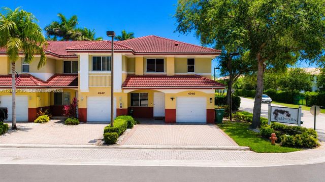 4946 SW 66th Ter, Davie, FL 33314