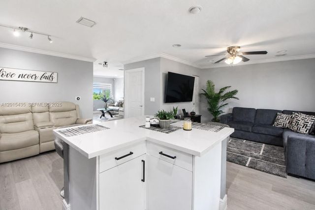 4946 SW 66th Ter, Davie, FL 33314