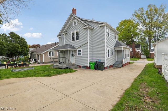 403 E Baird Avenue, Barberton, OH 44203