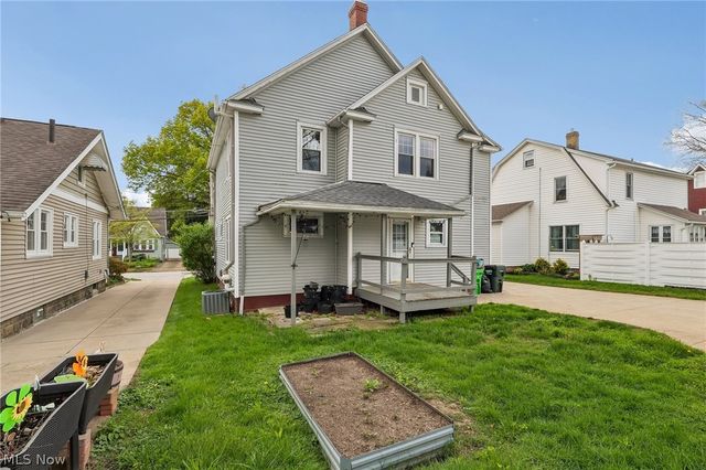 403 E Baird Avenue, Barberton, OH 44203
