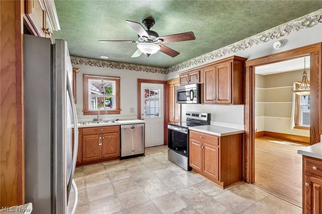 403 E Baird Avenue, Barberton, OH 44203