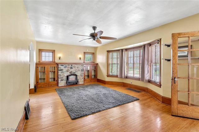 403 E Baird Avenue, Barberton, OH 44203