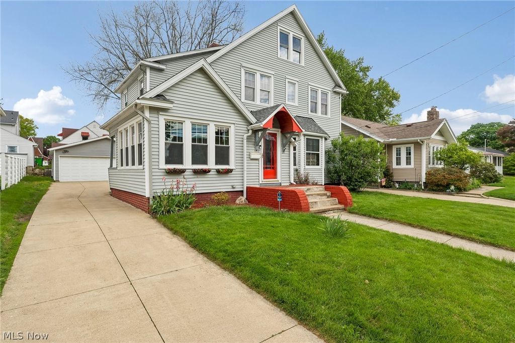 403 E Baird Avenue, Barberton, OH 44203