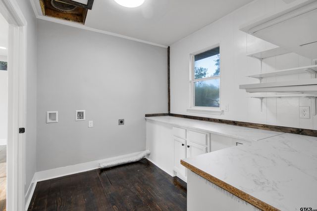1300 Sunset Drive, Tyler, TX 75701
