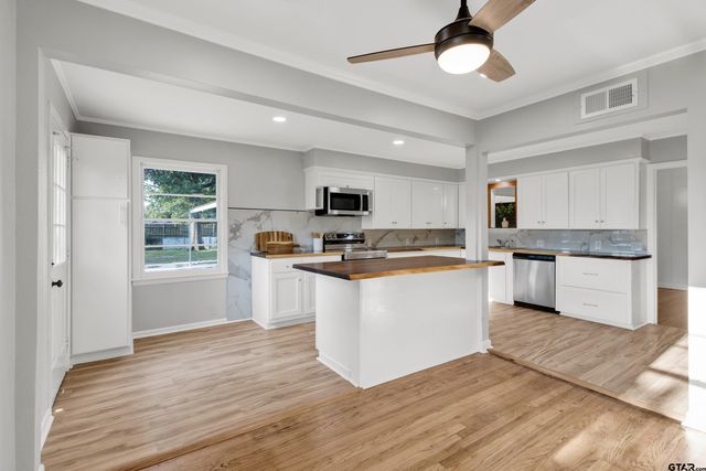 1300 Sunset Drive, Tyler, TX 75701