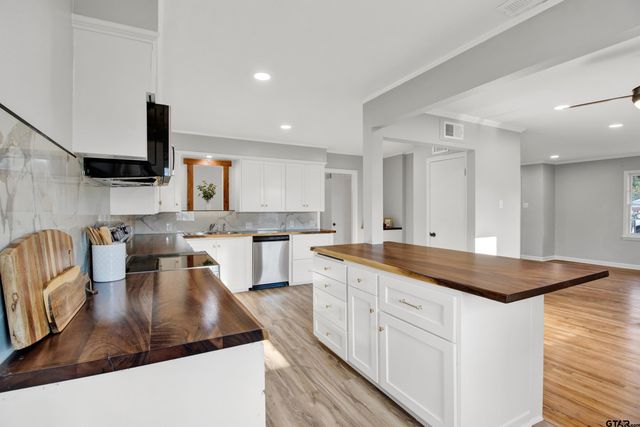 1300 Sunset Drive, Tyler, TX 75701