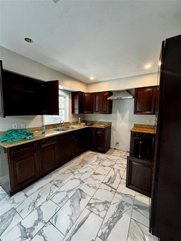 9227 Laura Koppe Road, Houston, TX 77078