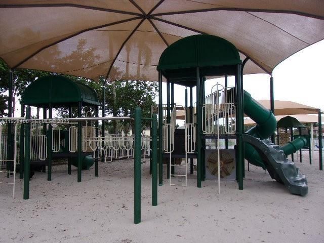 1564 Sunset Way, Weston, FL 33327