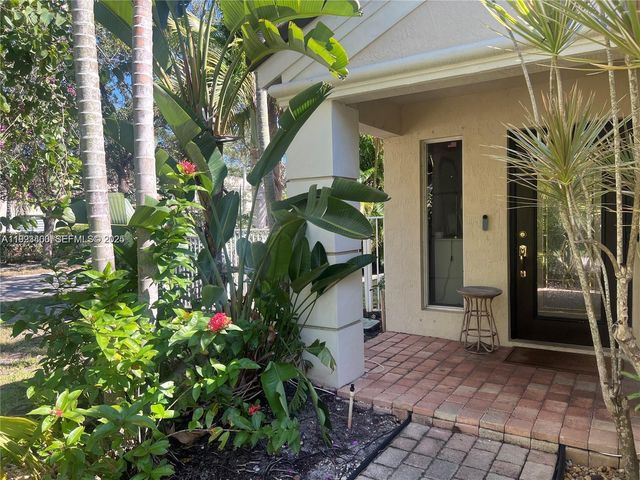 1564 Sunset Way, Weston, FL 33327