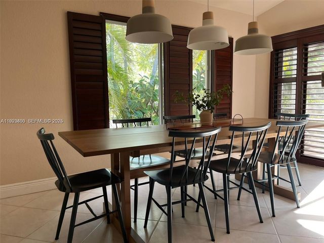 1564 Sunset Way, Weston, FL 33327