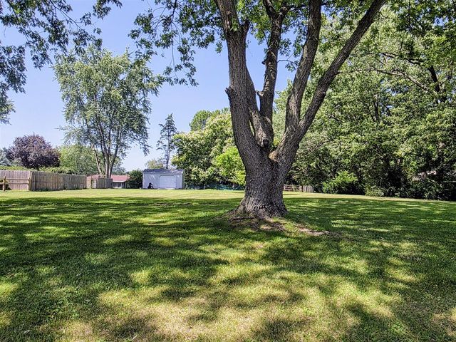 6421 Plainfield Avenue, Kalamazoo, MI 49048