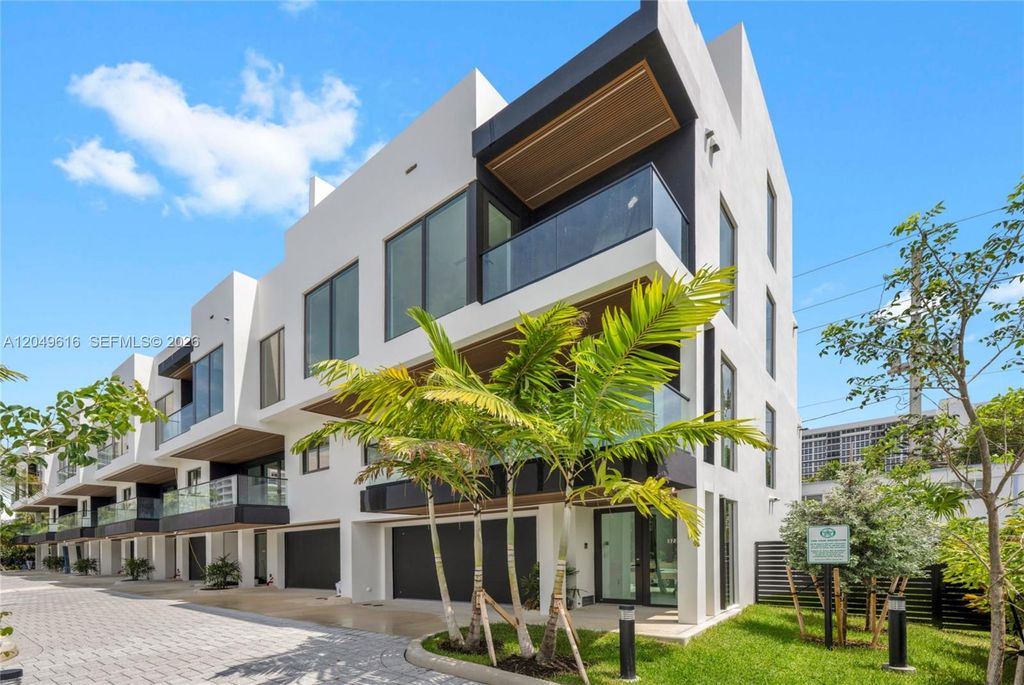3220 NE 7th Street, Pompano Beach, FL 33062