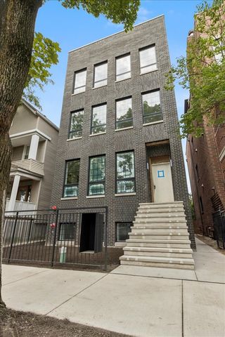 3820 N Damen Avenue 1, Chicago, IL 60618