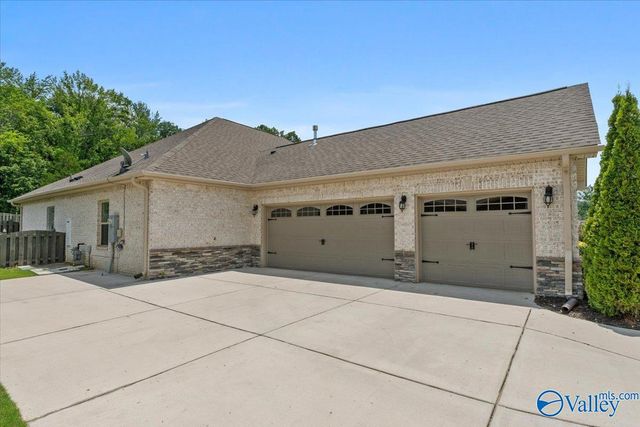 7028 Regency Lane, Gurley, AL 35748