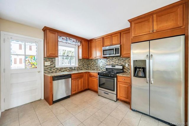 3 Radburn Lane, Port Jefferson Station, NY 11776