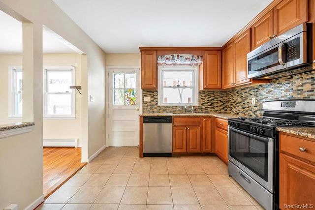 3 Radburn Lane, Port Jefferson Station, NY 11776