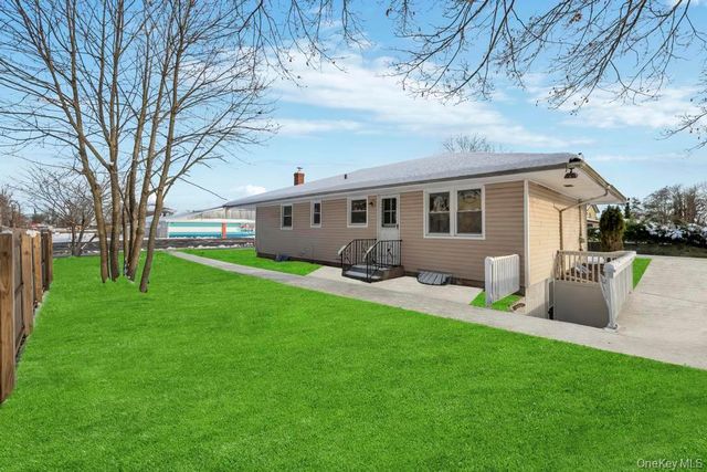 3 Radburn Lane, Port Jefferson Station, NY 11776