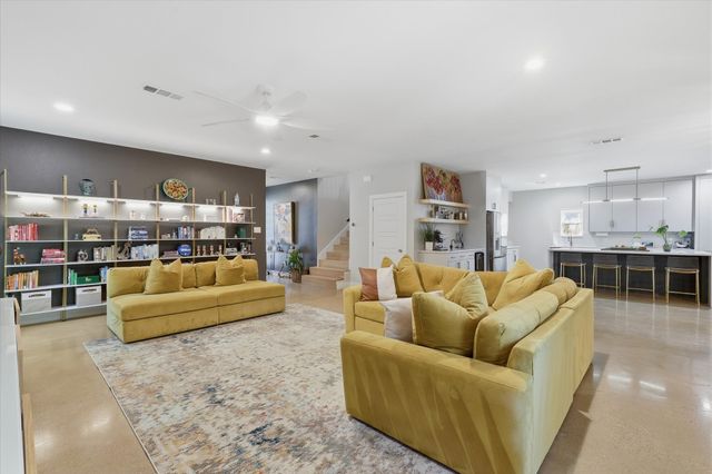 709 Woodbine Avenue, Dallas, TX 75203